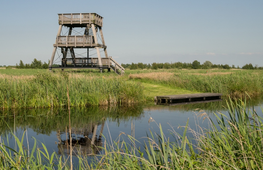 Uitkijktoren Jan Durkspolder, bereikbaar over land en vanaf het water (foto Wkimedia)