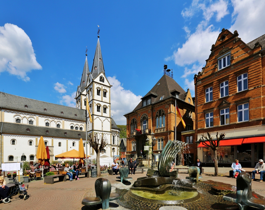 Boppard_Markt,_Brunnen,_Rathaus_und_St._Severus wikimedia (1024x814)