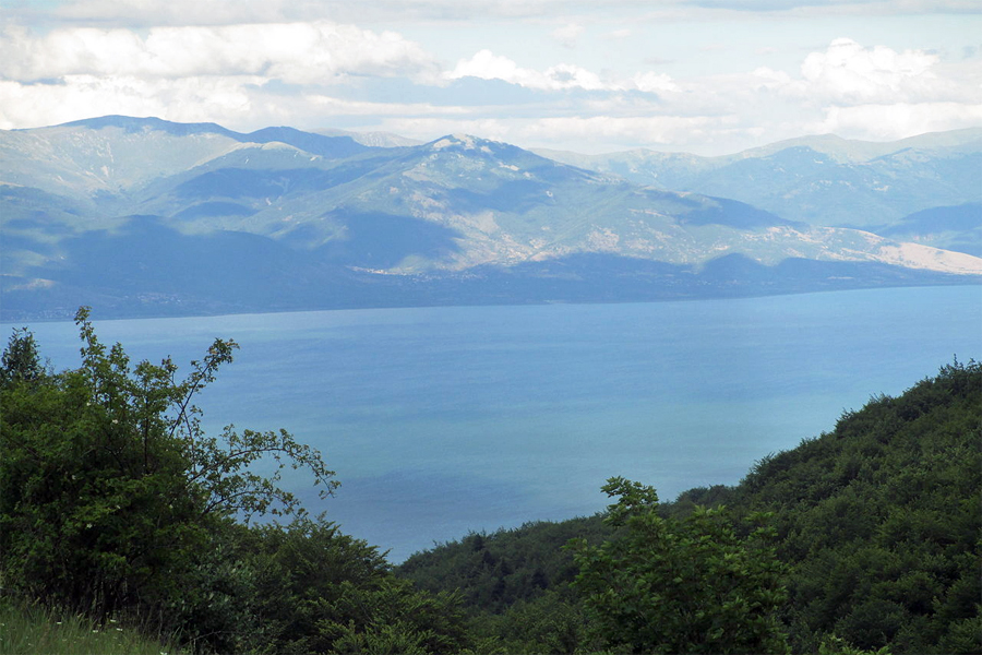 MACEDONIE,-Lake-Prespa-in-National-Park-Galicica,-Avi1111,-Wikimedia