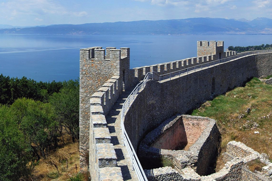 Samuil's Fort aan het meer bij Ohrid. Foto: Pudelek, Wikimedia