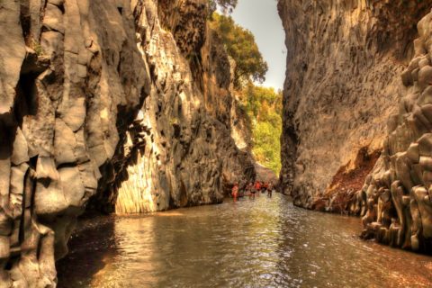Verfrissende Waterwandeling door de Alcantara-kloof op Sicilië