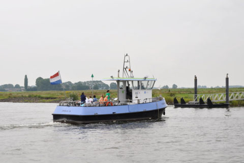 Verkoeling tijdens een afwisselende pontjestocht langs de IJssel