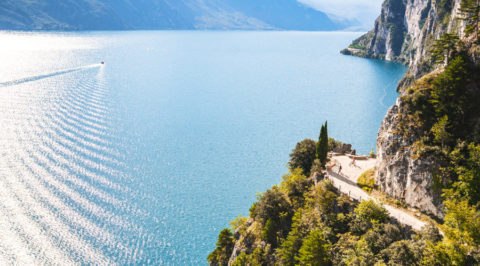 5 wandelingen met adembenemende uitzichten over grootste meer van Italië