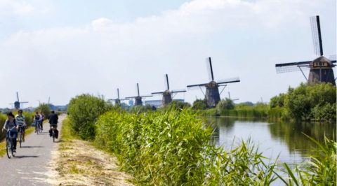 Op de fiets langs de Rijn en bekijk Nederland met andere ogen